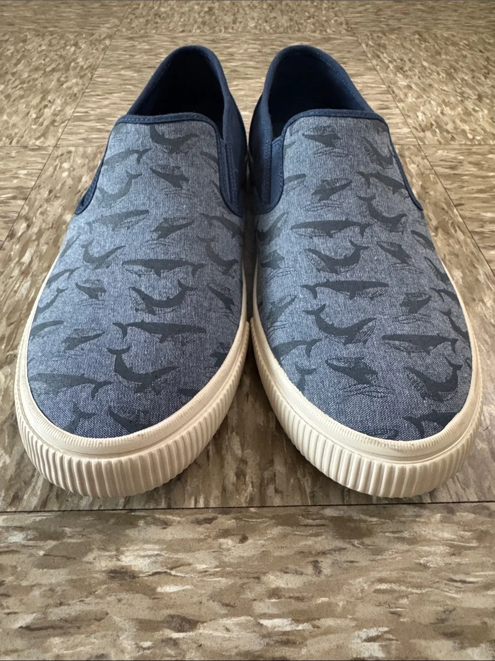 Toms Baja Blue Glow In The Dark Whales Slip On Sneaker Size 10.5
